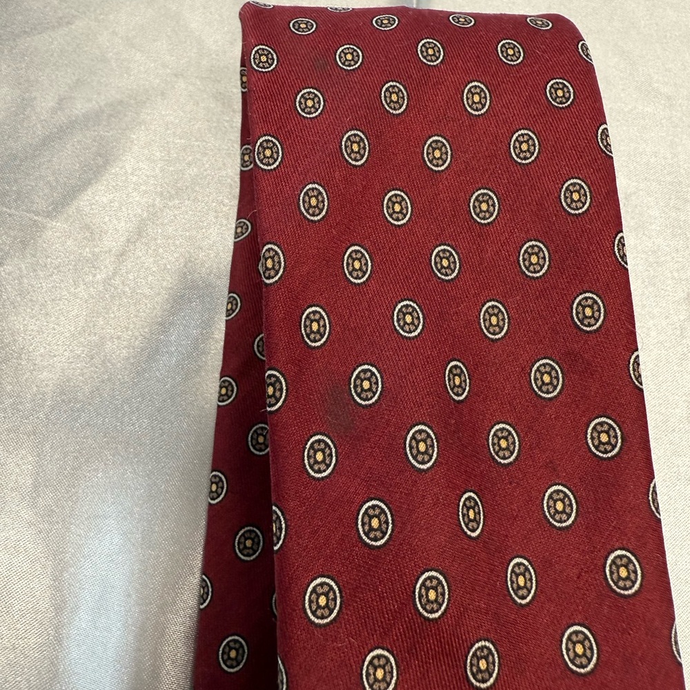 L.S.Ayres Hathaway Men’s Red Dotted Neck Tie - Picture 4 of 5